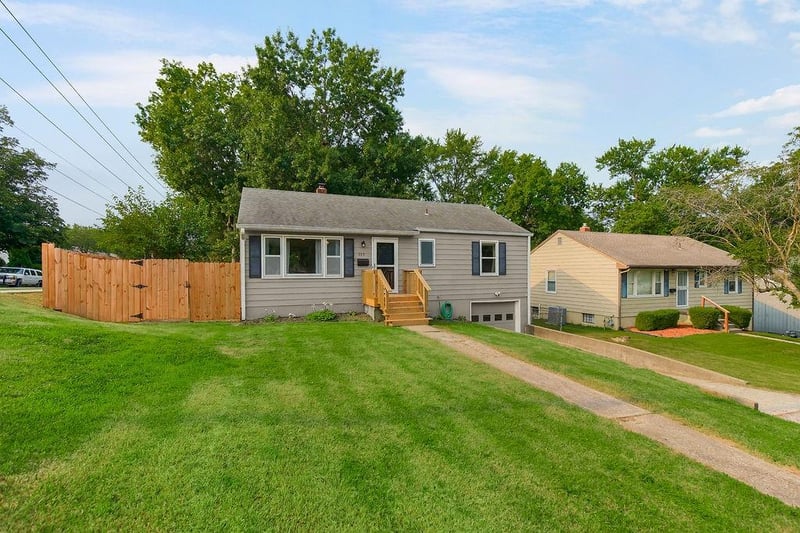 319 82nd St, Kansas City, MO 64114