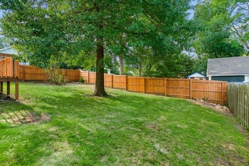 319 E 82nd St, Kansas City, MO 64114