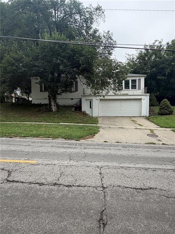 2701 Southeast Trl, St Joseph, MO 64506