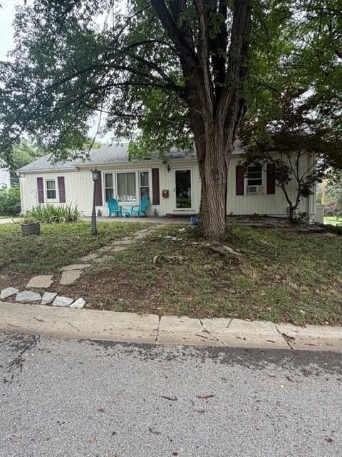 2701 Southeast Trl, St Joseph, MO 64506
