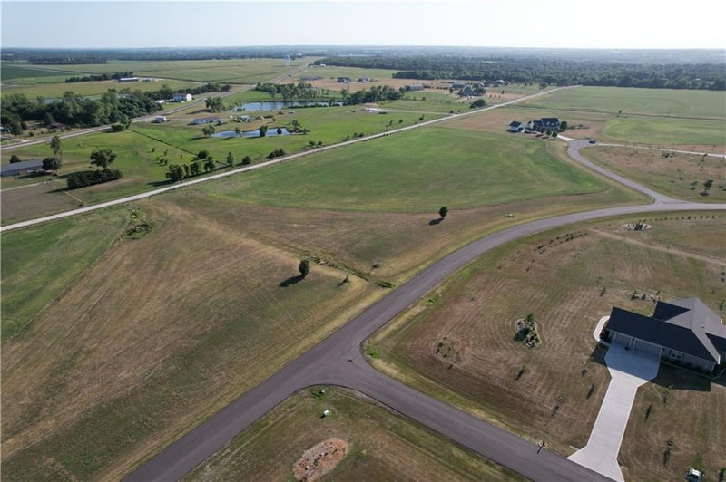7 Wheatland Dr, Ottawa, KS 66067