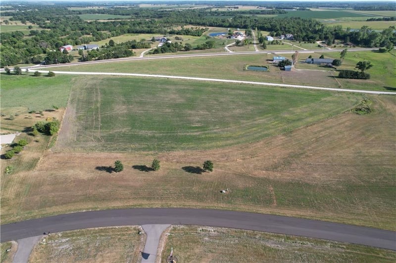7 Wheatland Dr, Ottawa, KS 66067
