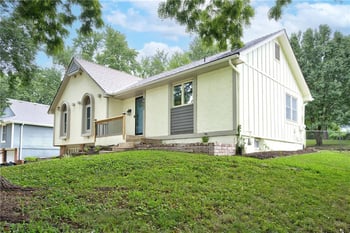 9927 Harrison Dr, Kansas City, MO 64155