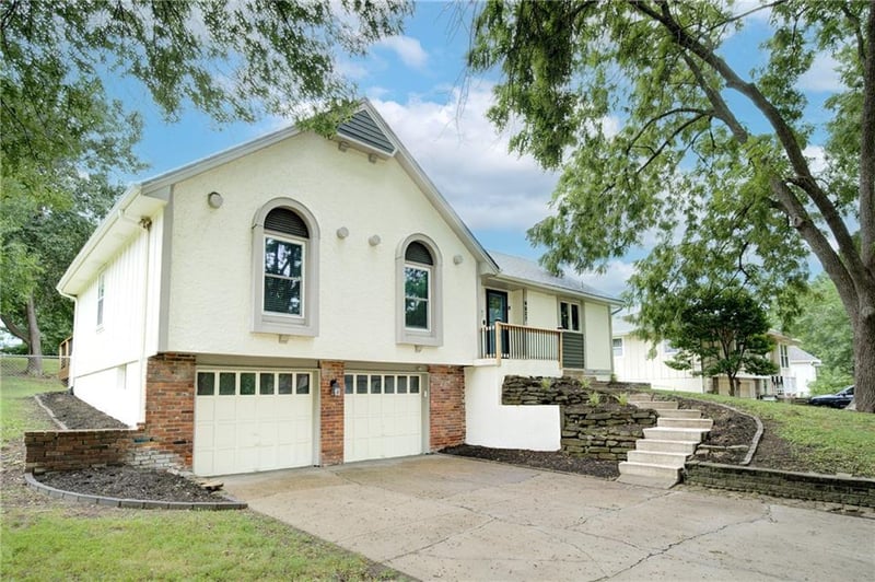 9927 Harrison Dr, Kansas City, MO 64155