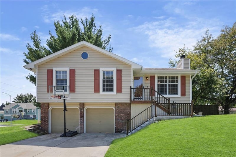 501 Sharon Dr, Liberty, MO 64068