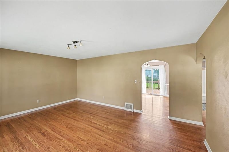 9517 Summit St, Lenexa, KS 66215