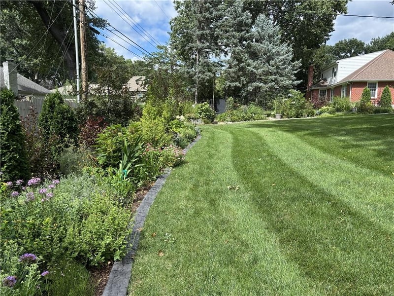 9970 Marty St, Overland Park, KS 66212