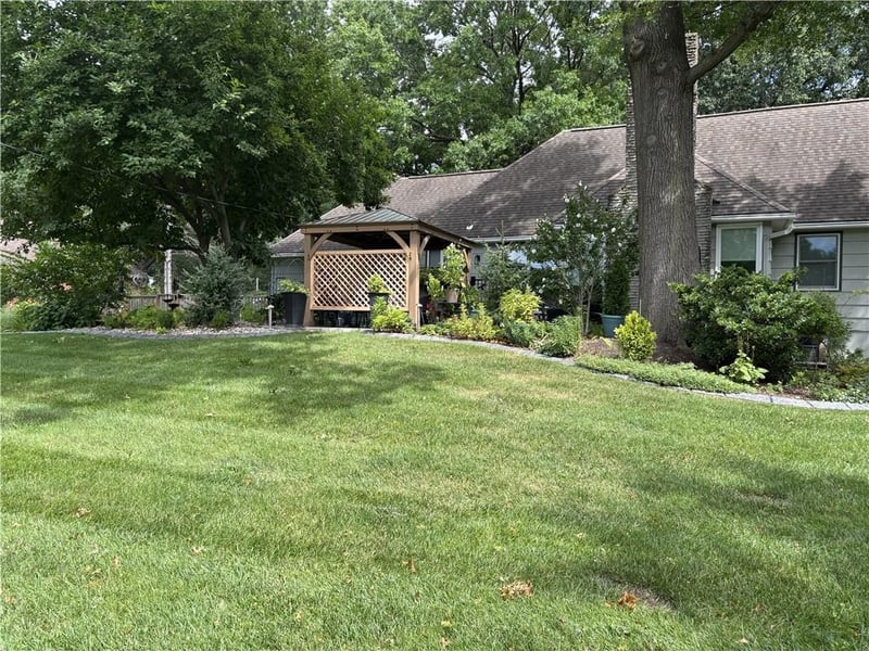 9970 Marty St, Overland Park, KS 66212