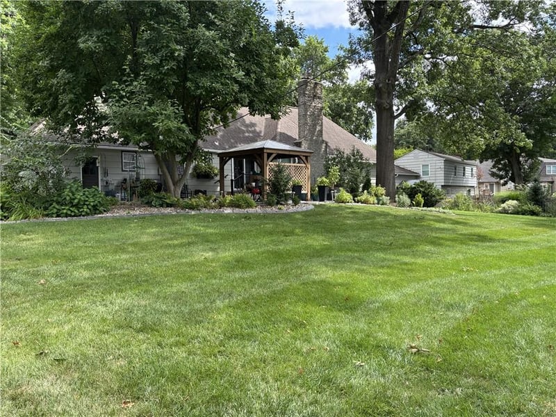 9970 Marty St, Overland Park, KS 66212
