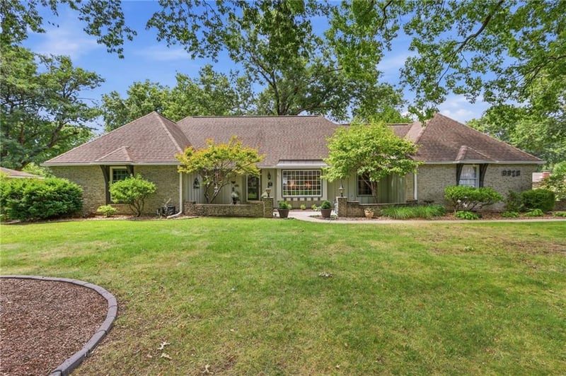 9970 Marty St, Overland Park, KS 66212