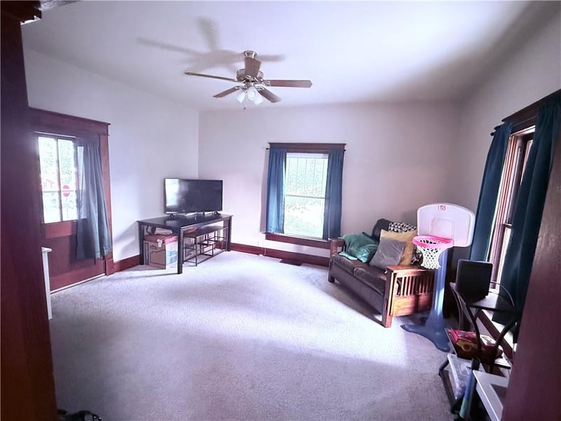107 Main St, Savannah, MO 64485