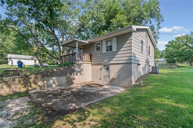 182 Jackson St, Kingston, MO 64650