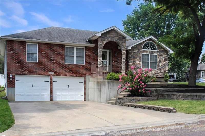 2900 Oak St, Higginsville, MO 64037