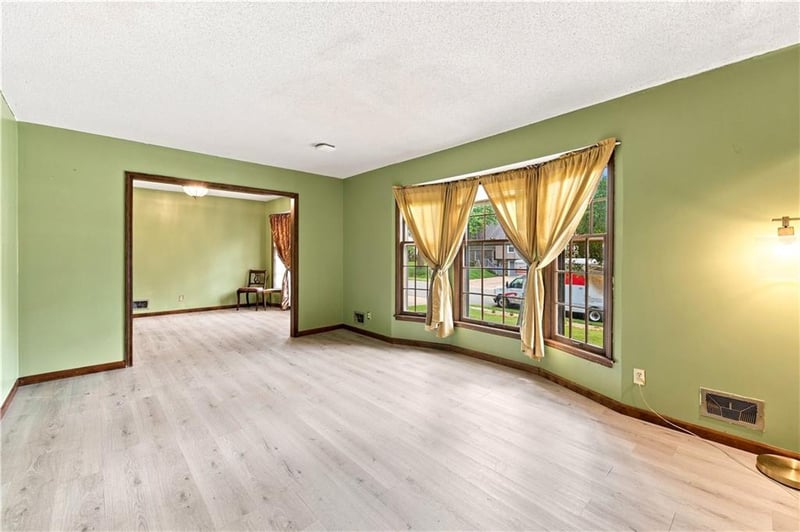 209 Victor Dr, Blue Springs, MO 64014