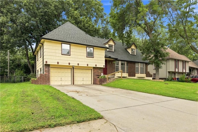 209 Victor Dr, Blue Springs, MO 64014