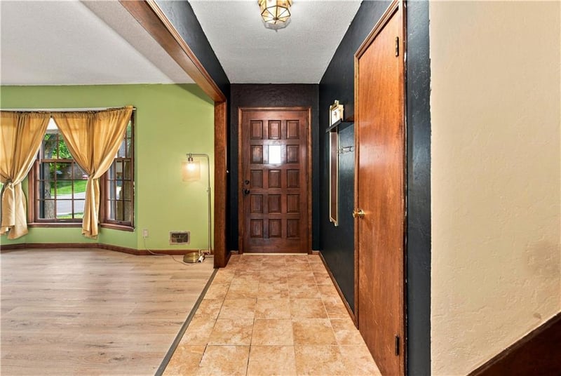 209 Victor Dr, Blue Springs, MO 64014