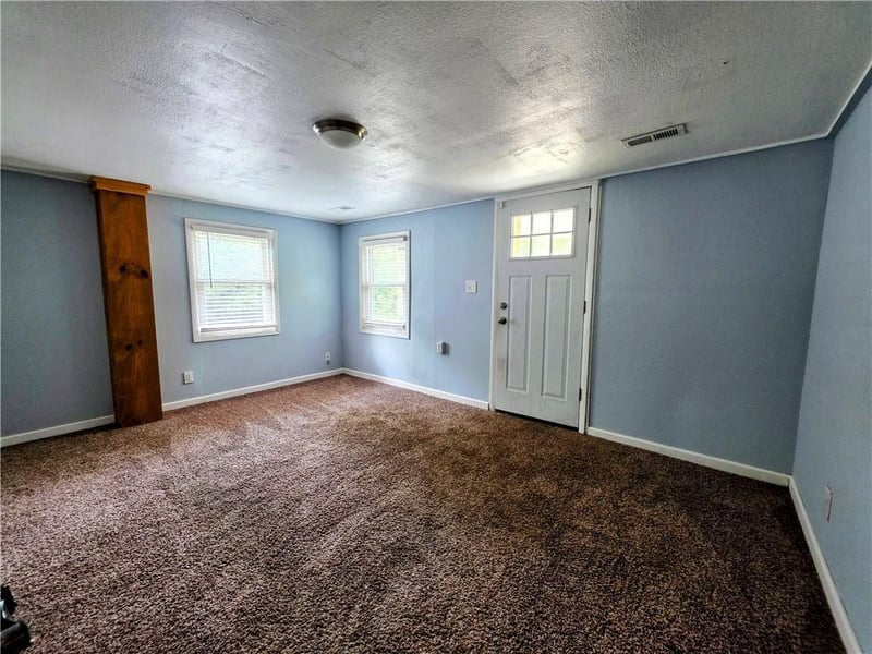 2015 Ash Ave, Independence, MO 64052