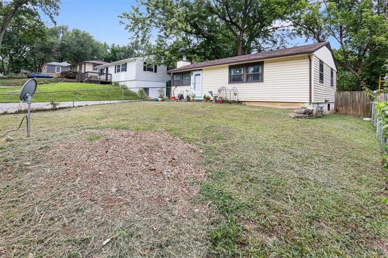 1212 44th St, Kansas City, MO 64116