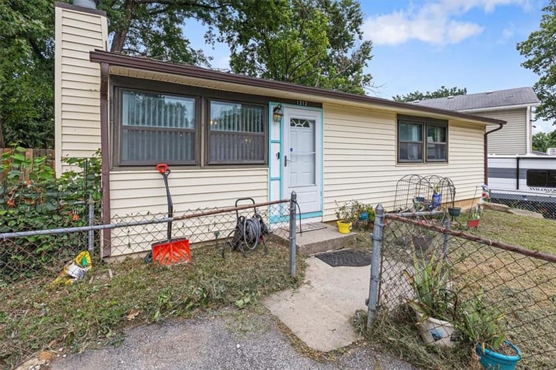1212 44th St, Kansas City, MO 64116