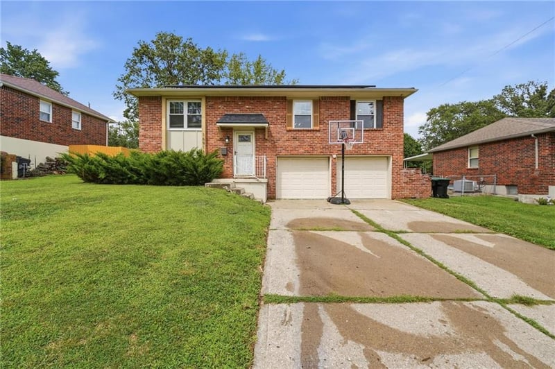 16916 Hart Ave, Independence, MO 64055