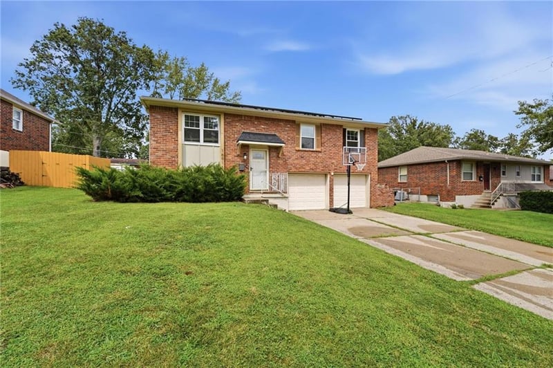 16916 Hart Ave, Independence, MO 64055