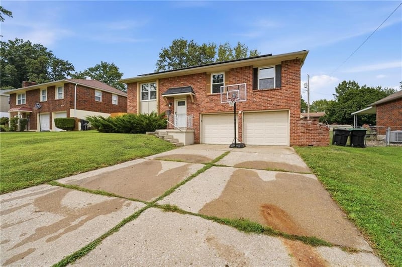 16916 Hart Ave, Independence, MO 64055