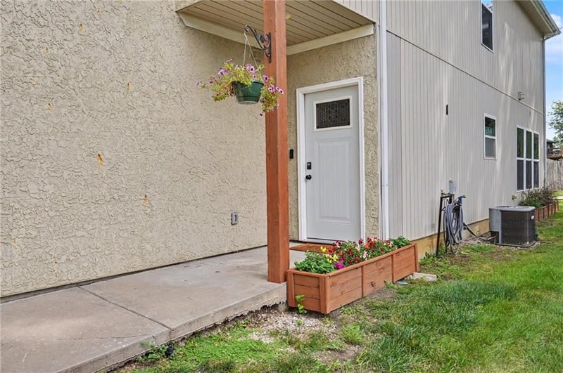 800 S Woodson Ct, Gardner, KS 66030
