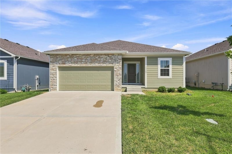 15348 Jessica St, Parkville, MO 64152