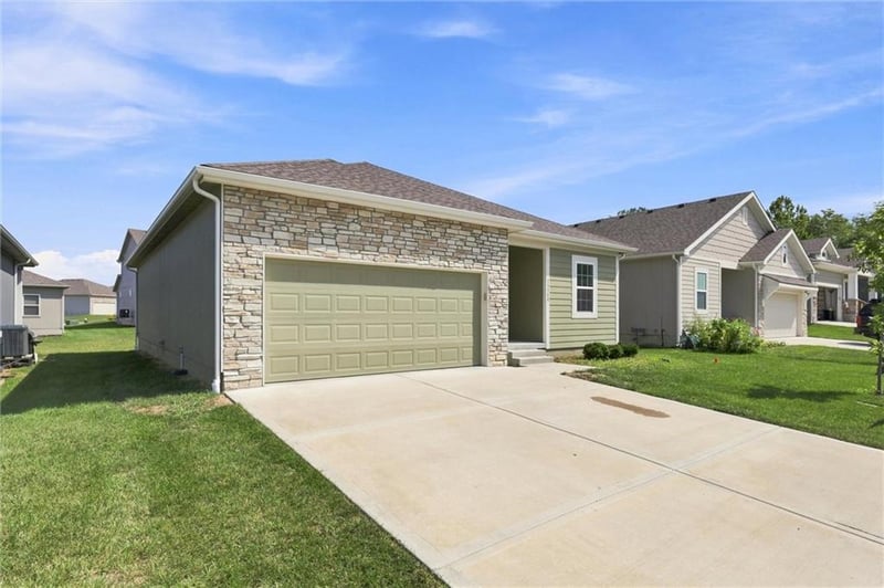 15348 Jessica St, Parkville, MO 64152