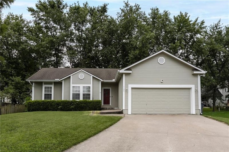 1121 Frontier Dr, Olathe, KS 66062