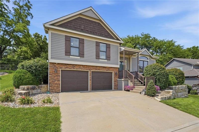 14070 64th Ter, Parkville, MO 64152