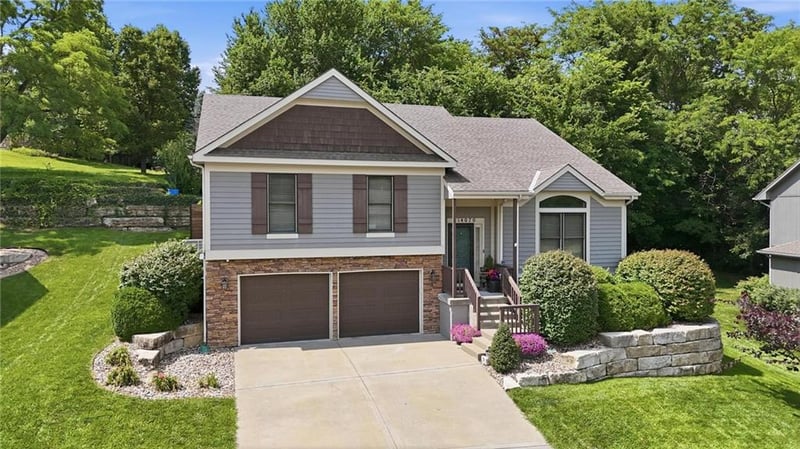14070 64th Ter, Parkville, MO 64152