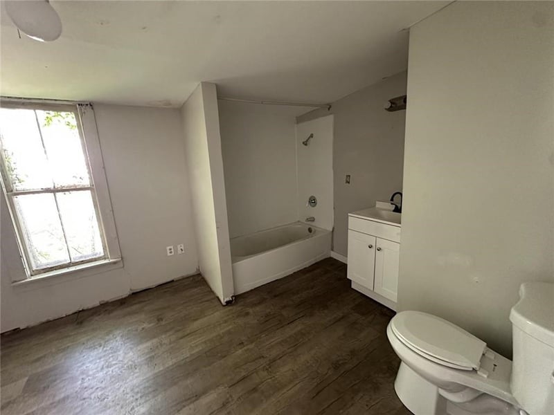 714 2nd St, Webb City, MO 64870