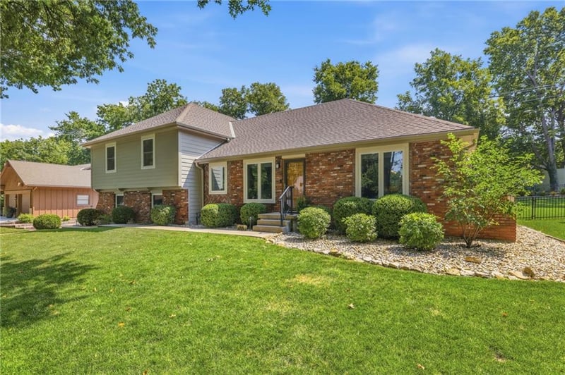 12625 Overbrook Rd, Leawood, KS 66209