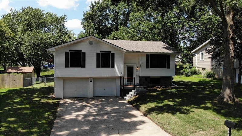1409 48th St, Blue Springs, MO 64015