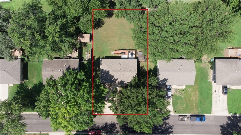 1409 48th St, Blue Springs, MO 64015