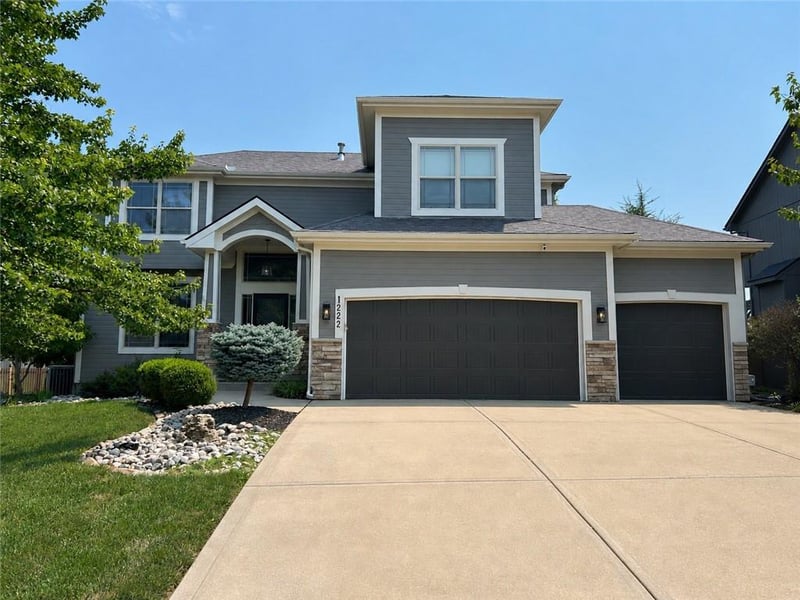 1222 Wiltshire Blvd, Raymore, MO 64083