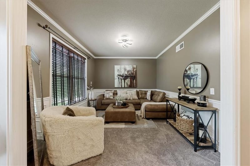 1222 Wiltshire Blvd, Raymore, MO 64083