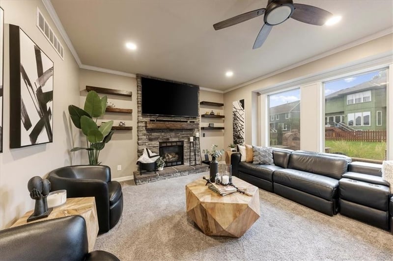1222 Wiltshire Blvd, Raymore, MO 64083