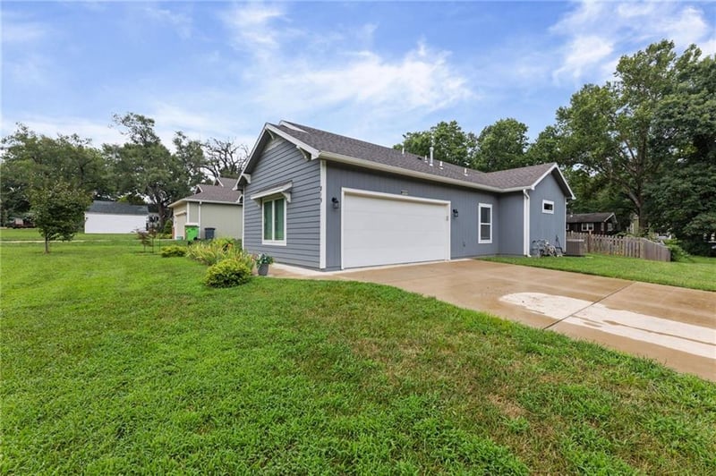 819 Baker St, Baldwin City, KS 66006