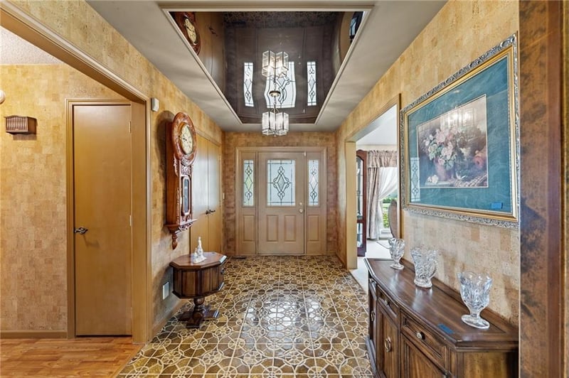 1102 Nakomis Dr, Paola, KS 66071