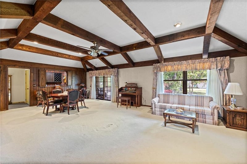 1102 Nakomis Dr, Paola, KS 66071