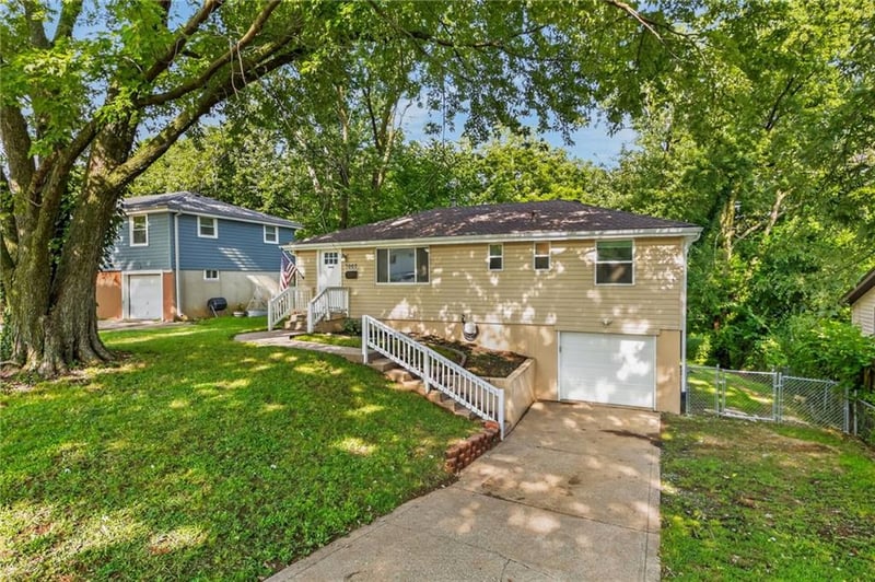 7007 Pennsylvania Ave, Kansas City, MO 64118