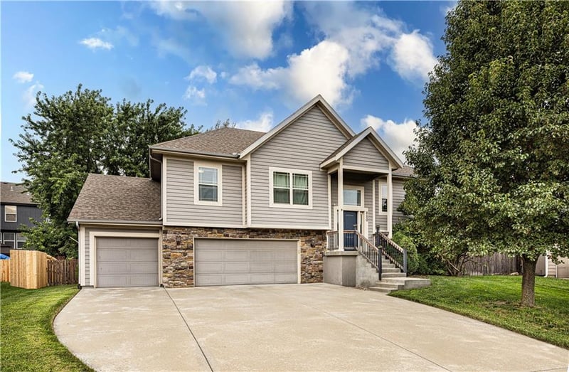 880 Alder St, Gardner, KS 66030