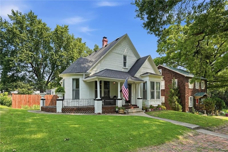 736 Walnut St, Leavenworth, KS 66048