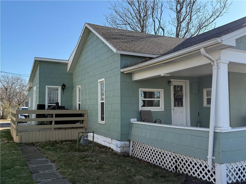 413 1st St, Cameron, MO 64429