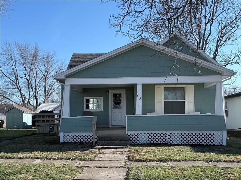 413 1st St, Cameron, MO 64429