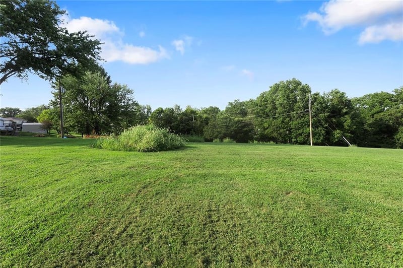 NW Porter Rd, Parkville, MO 64152