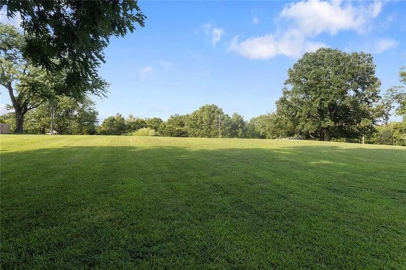 NW Porter Rd, Parkville, MO 64152