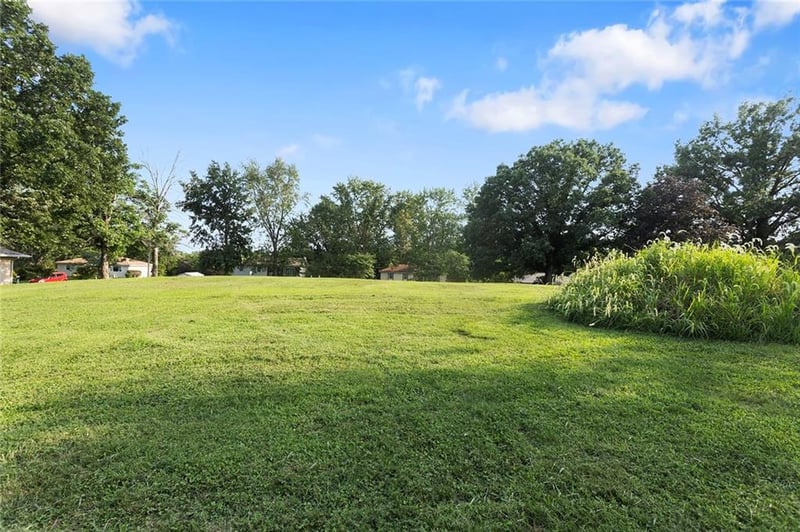 NW Porter Rd, Parkville, MO 64152
